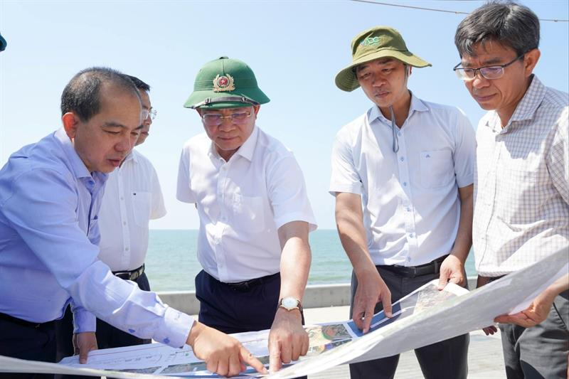 Chủ tịch UBND tỉnh Hồ Văn Mười khảo sát dự án Đường ven biển phía Đông Nam Lâm Đồng